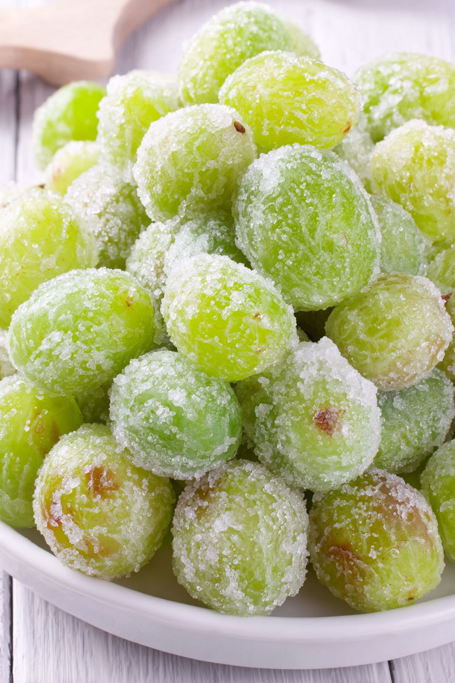 Champagne sugar grapes in a bowl.