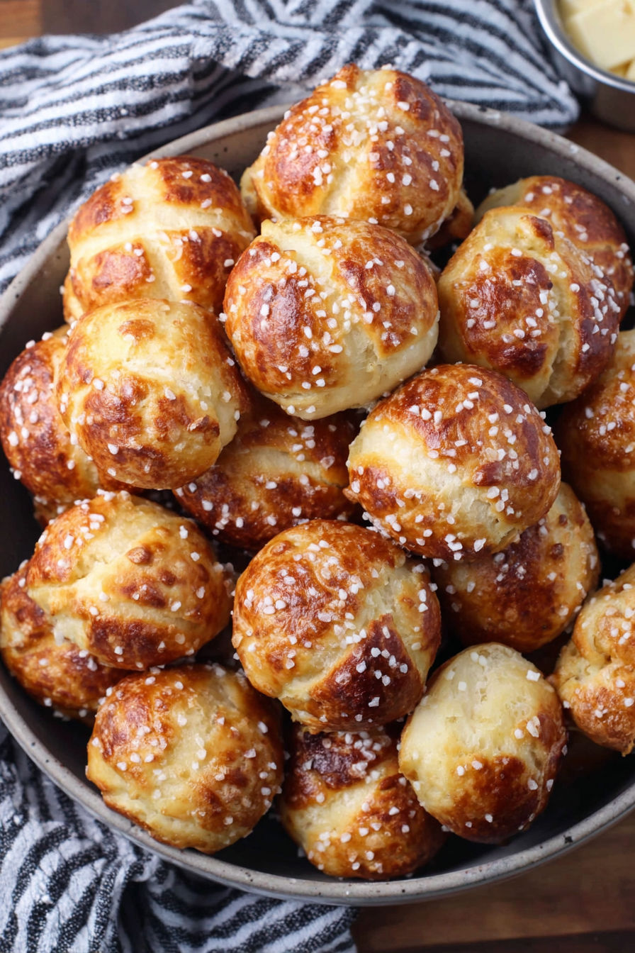 A bowl of pretzel bites.