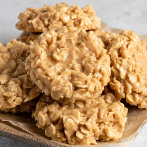 A plate of peanut butter cookies.